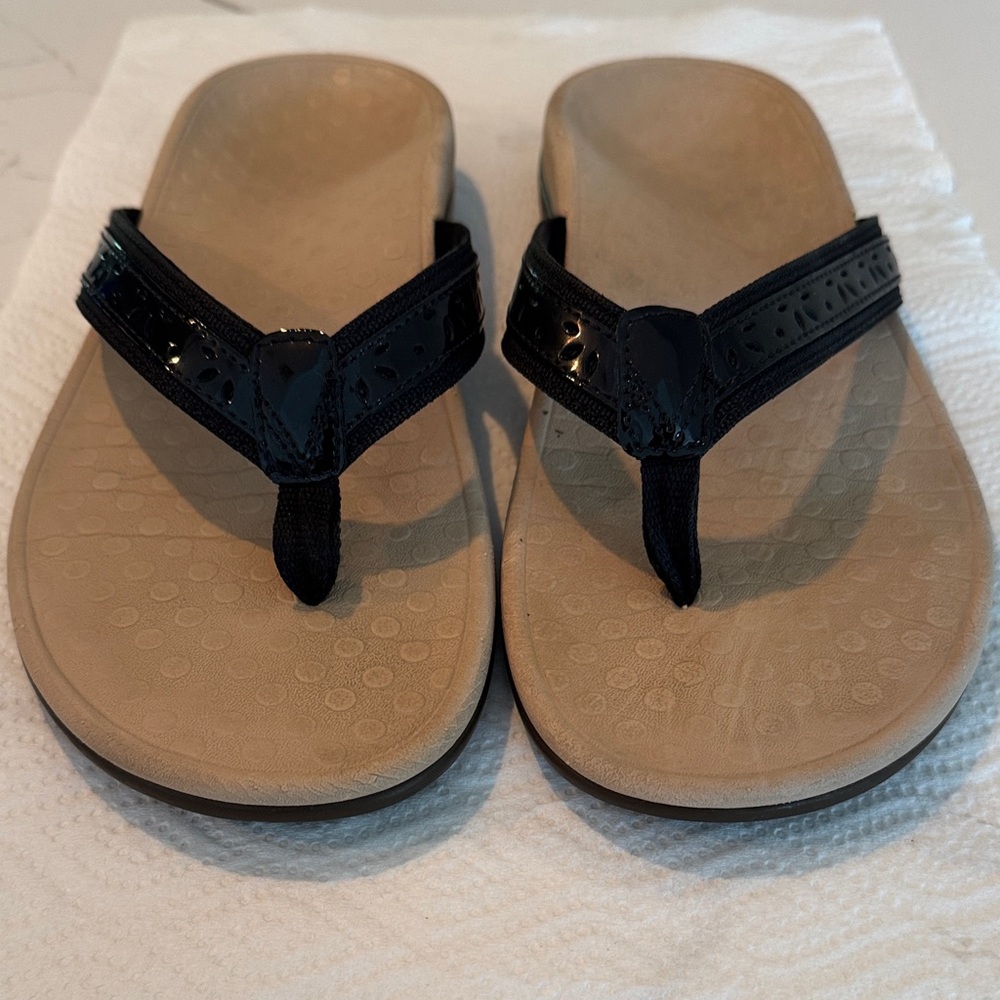 Vionic Black Patent Thong Sandals with Tan Footbed - Picture 2 of 6